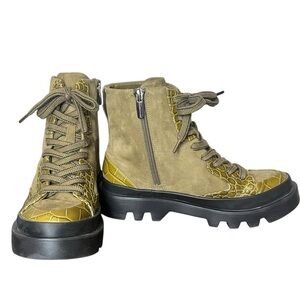 NWOB VINCE CAMUTO Korigan Utility Green Suede Croc Lug Sole Combat Boots Size 6‎